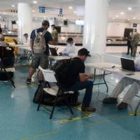 Así aplicarán la multa de $300 a viajeros que no traigan prueba negativa de COVID-19