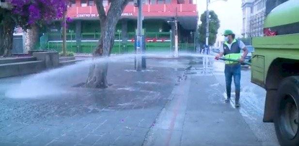 Municipalidad de Guatemala realiza limpieza de calles para prevenir el Coronavirus