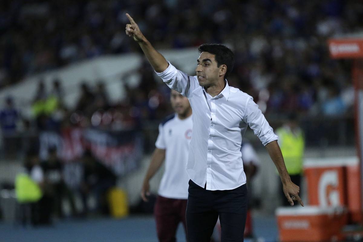 Paqui" Meneghini: "Creo en el entrenador como potenciador de las características del jugador" | Publimetro Chile