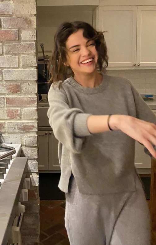 En casa se encuentra Selena