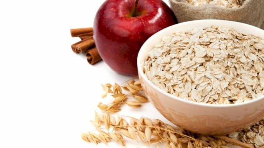 La avena y la manzana hacen una buena combinación para una tarta