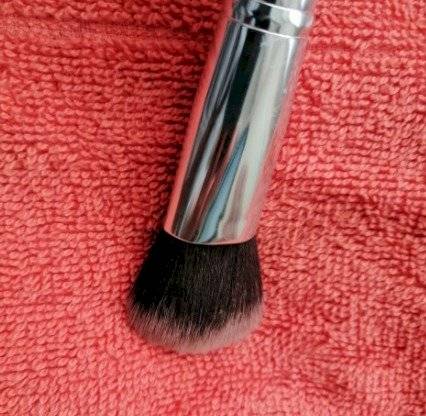 Paso 1 de cómo limpiar las brochas