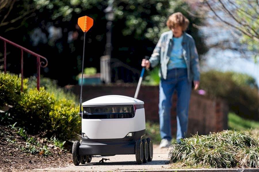 Robots de reparto, la solución de un supermercado al coronavirus