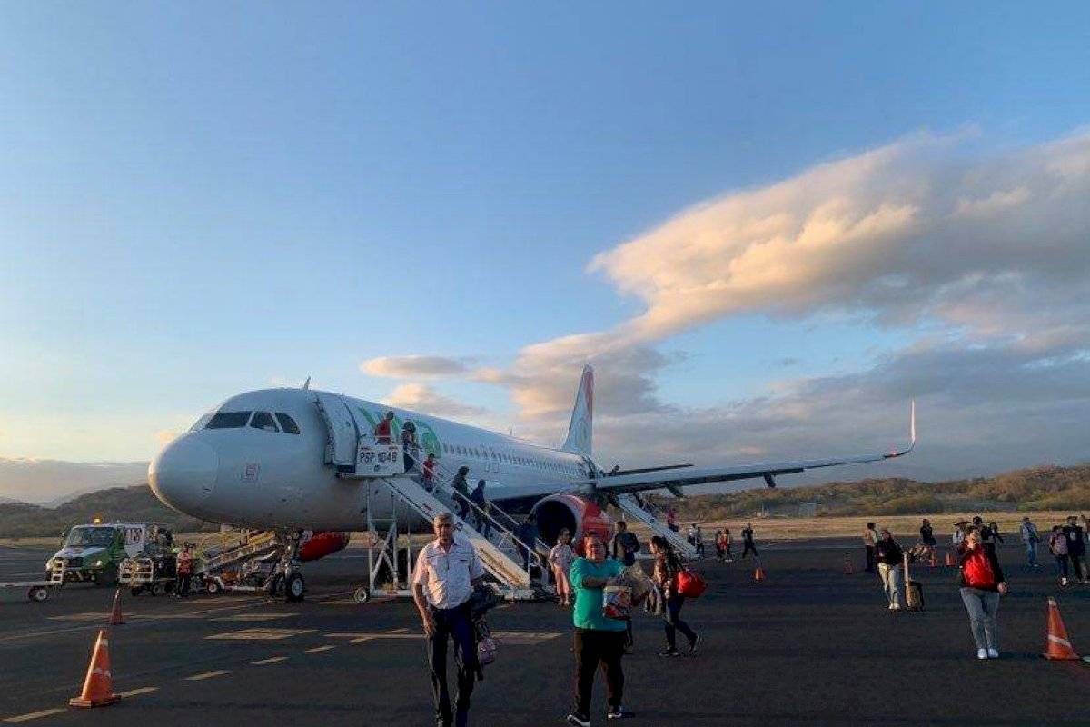 Pobladores cierran acceso al Aeropuerto de Huatulco por Covid19