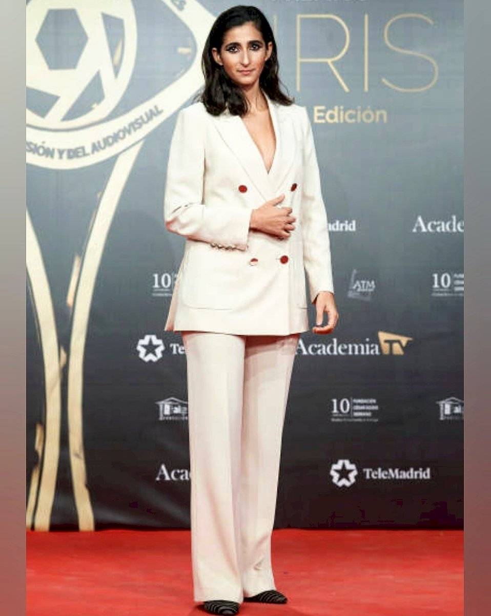 Así son los outfits de Alba Flores, la feminista de la Casa de Papel que impone la moda con sus blazers