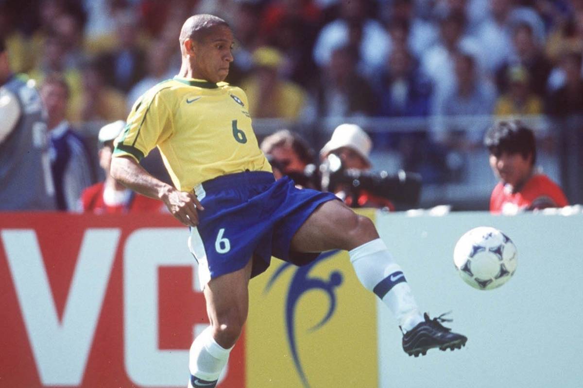 Roberto Carlos mejores goles de la