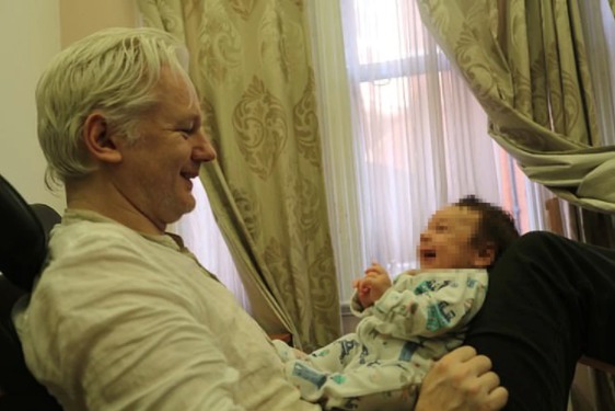 Julian Assange tuvo dos hijos mientras estuvo en embajada de Ecuador