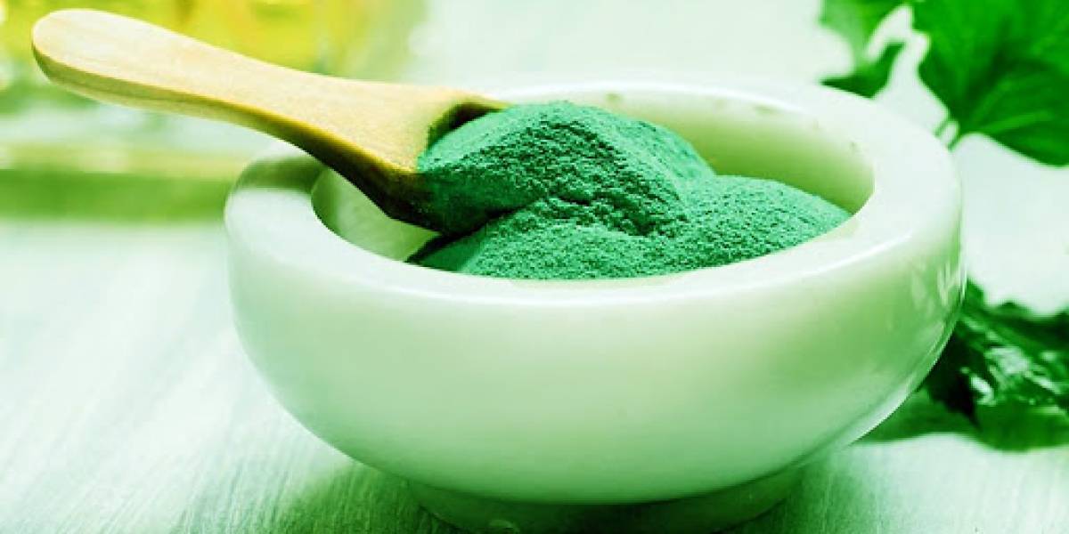 Mascarilla con espirulina para prevenir el acné, los puntos negros y