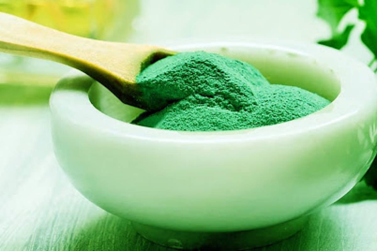 Mascarilla con espirulina para prevenir el acné, los puntos negros y
