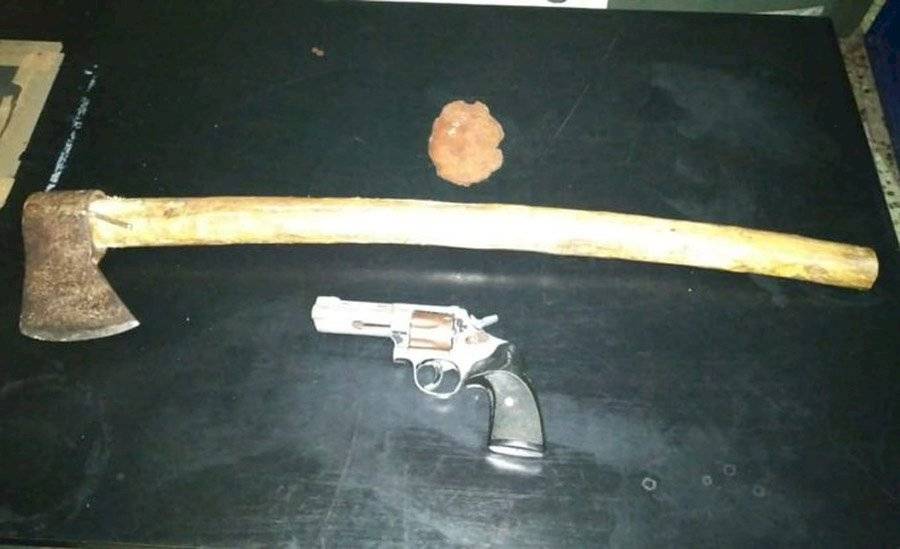 Hacha y pistola incautados a agresor en Jutiapa