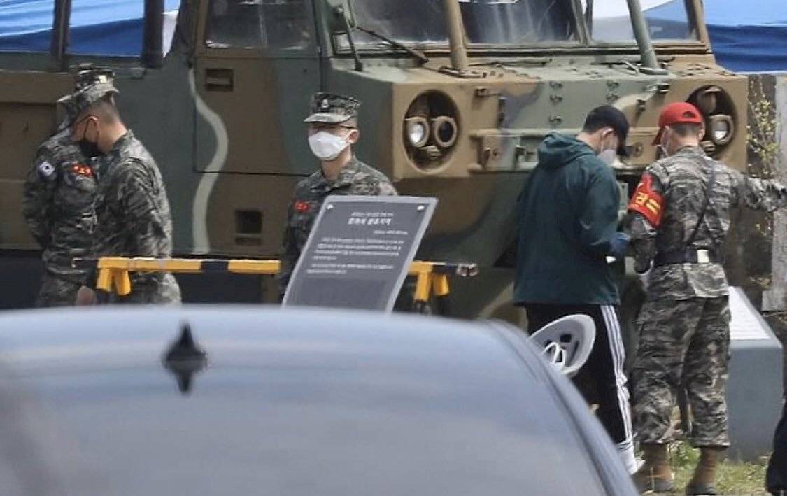 Heung-mi-Son es captado en entrenamiento militar