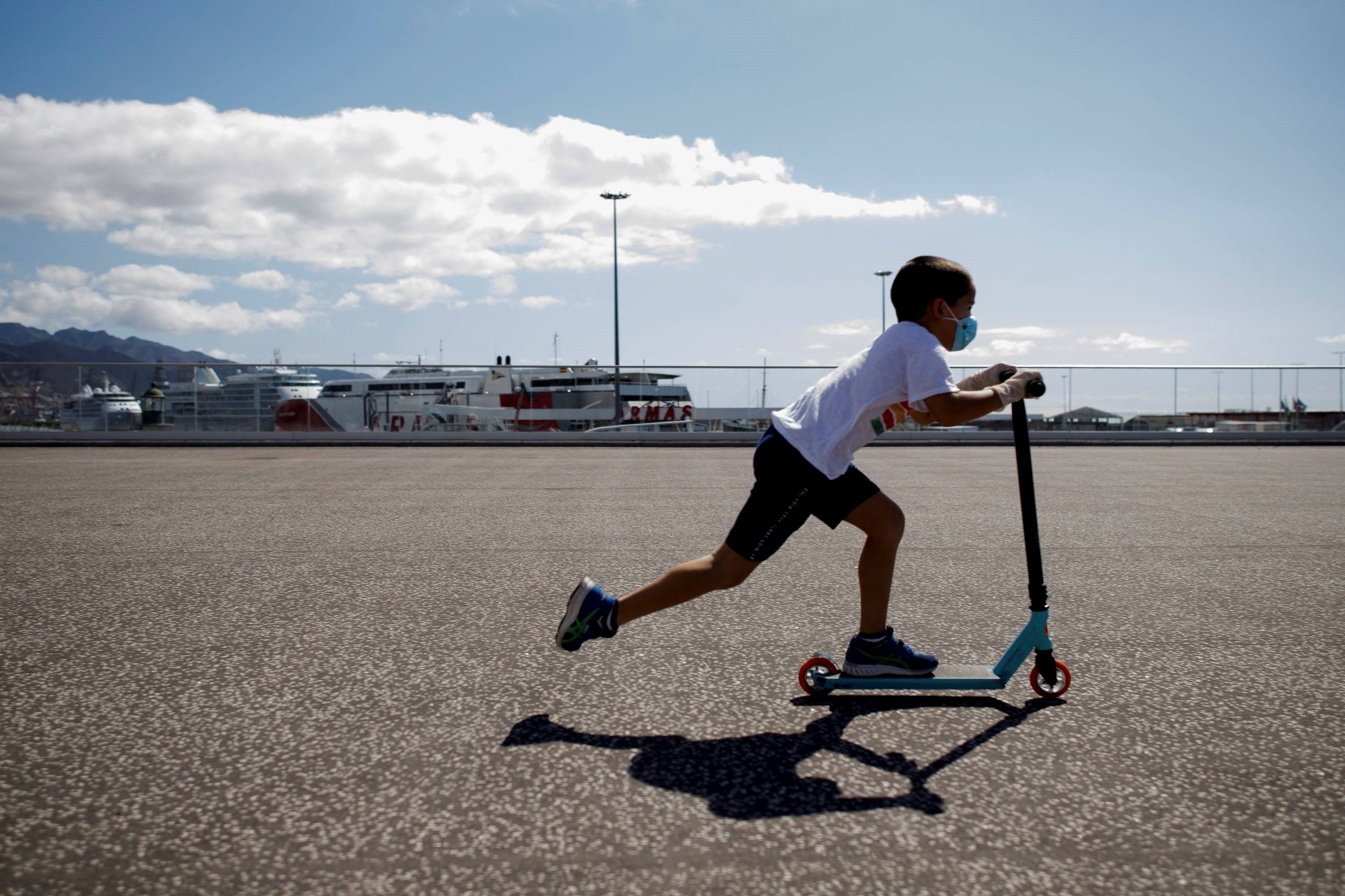 Primera salida de niños en España