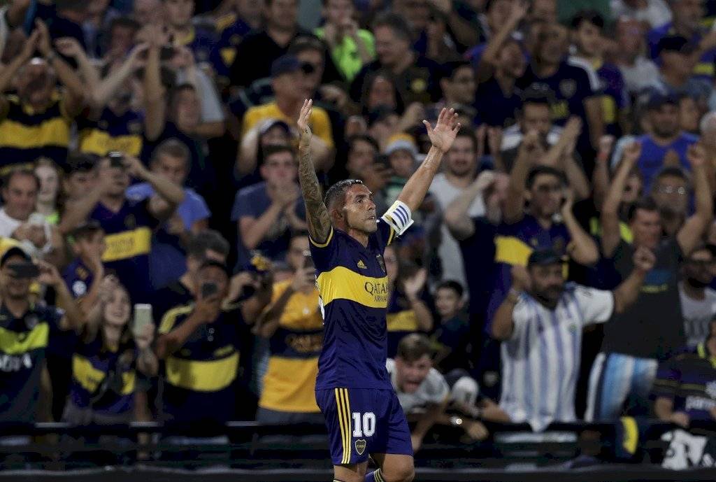 La AFA dará por terminada su temporada y salva del descenso a Diego Maradona
