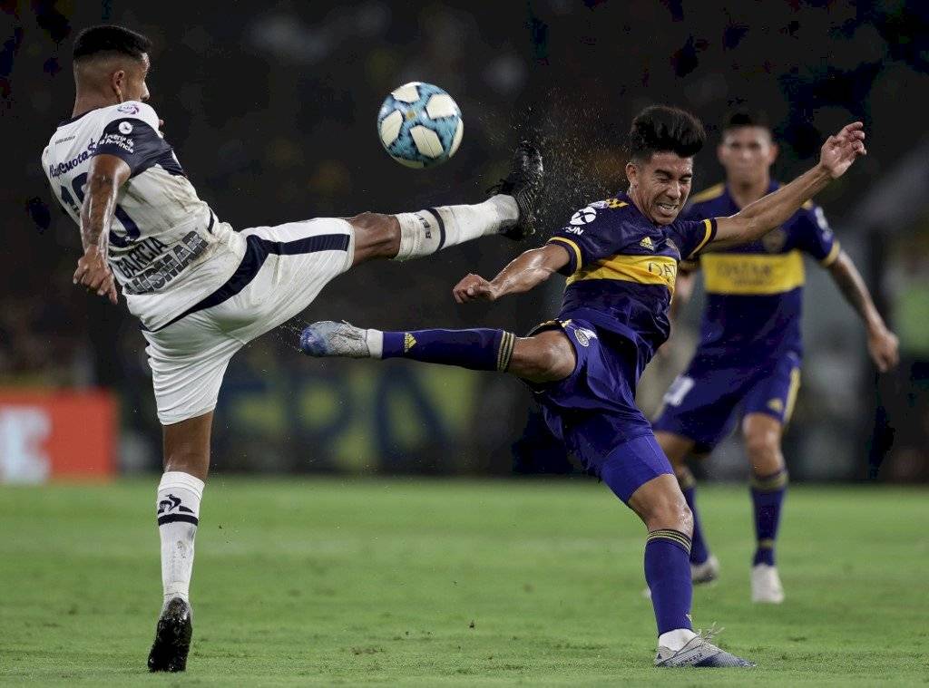 La AFA dará por terminada su temporada y salva del descenso a Diego Maradona