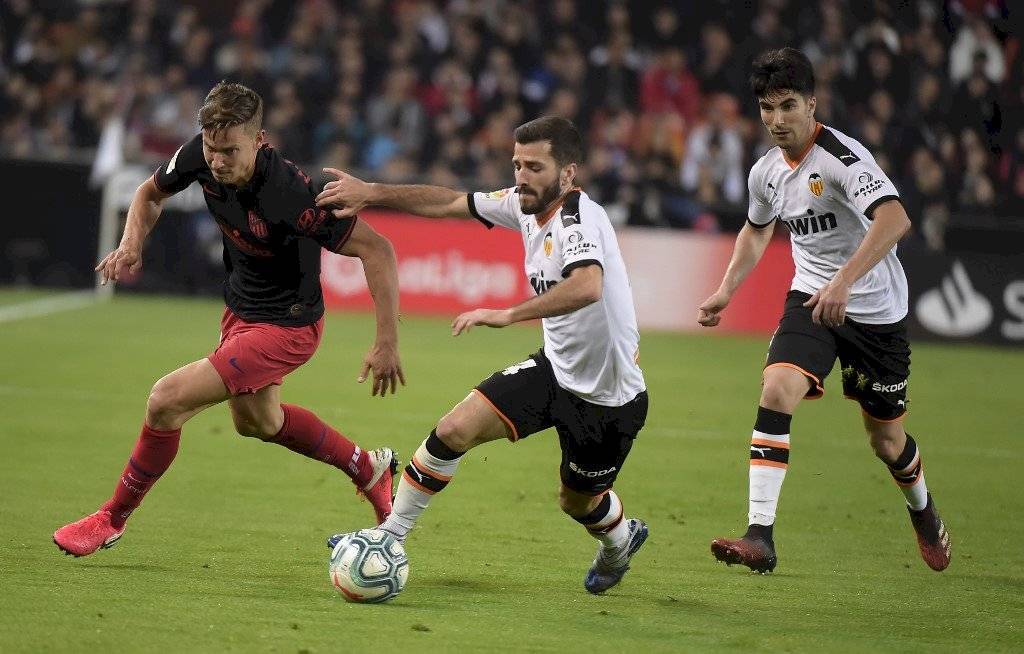 FIFA propone 5 sustituciones para la vuelta del futbol