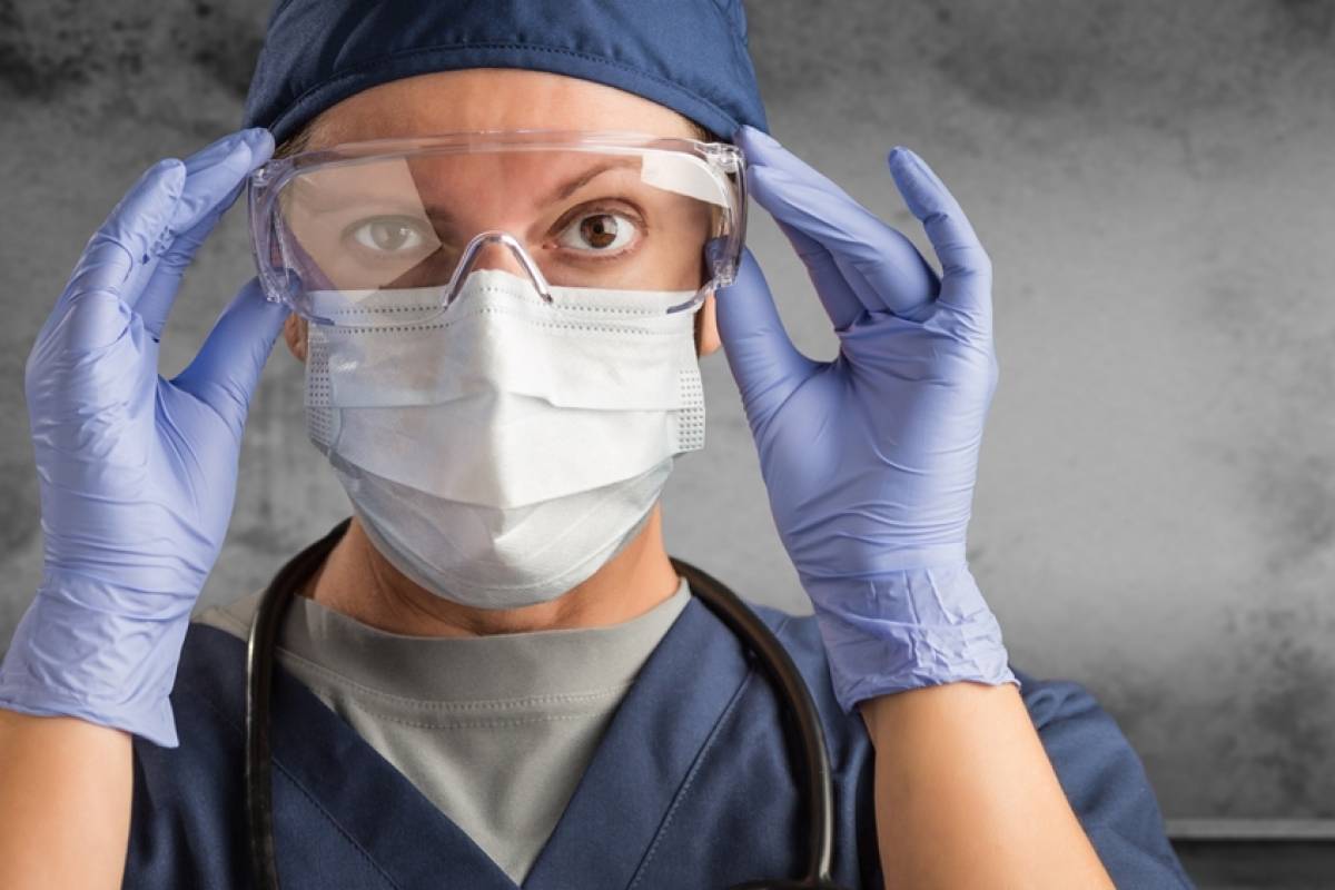 Donación de 9.800 gafas de protección visual para personal médico