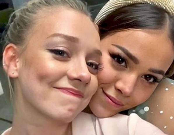 Danna Paola y Ester Expósto
