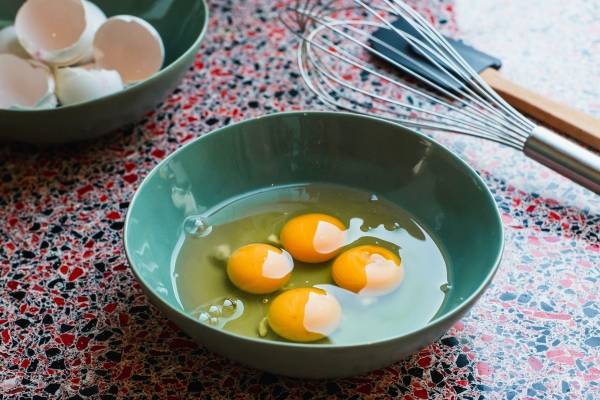 Conoce cinco “hacks” de cocina para cocinar huevos