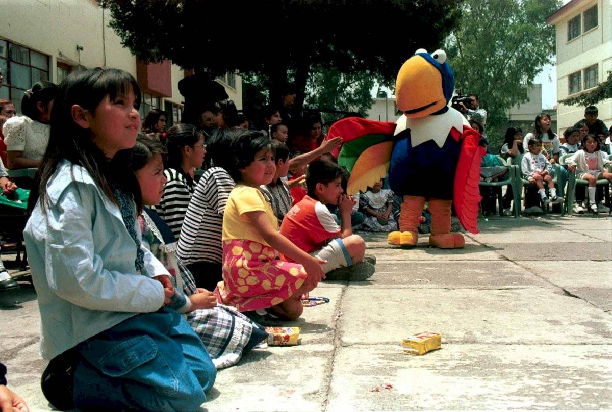 Celebración en la Casa Hogar "El Mexicanito", con los personajes del Cubo de Donalú