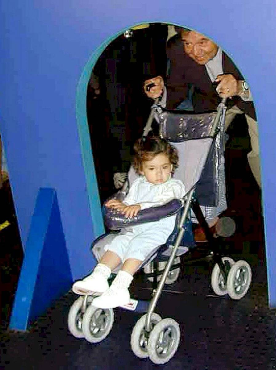 Otro candidato presidencial, el del PARM-Nueva República, Porfirio Muñoz Ledo celebró con su hija Tamara en el "Papalote Museo del Niño".