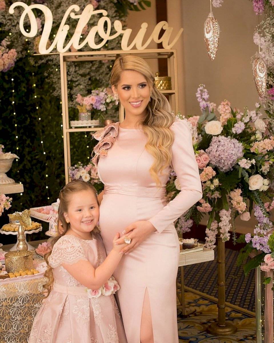 Rosibel Zambrano embarazada y la hija de Vito Muñoz/Instagram