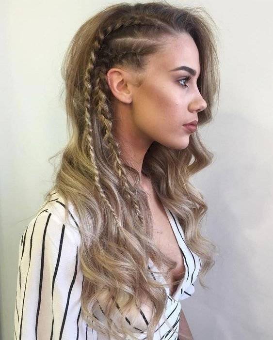 Peinados con cabello suelto para cara redonda