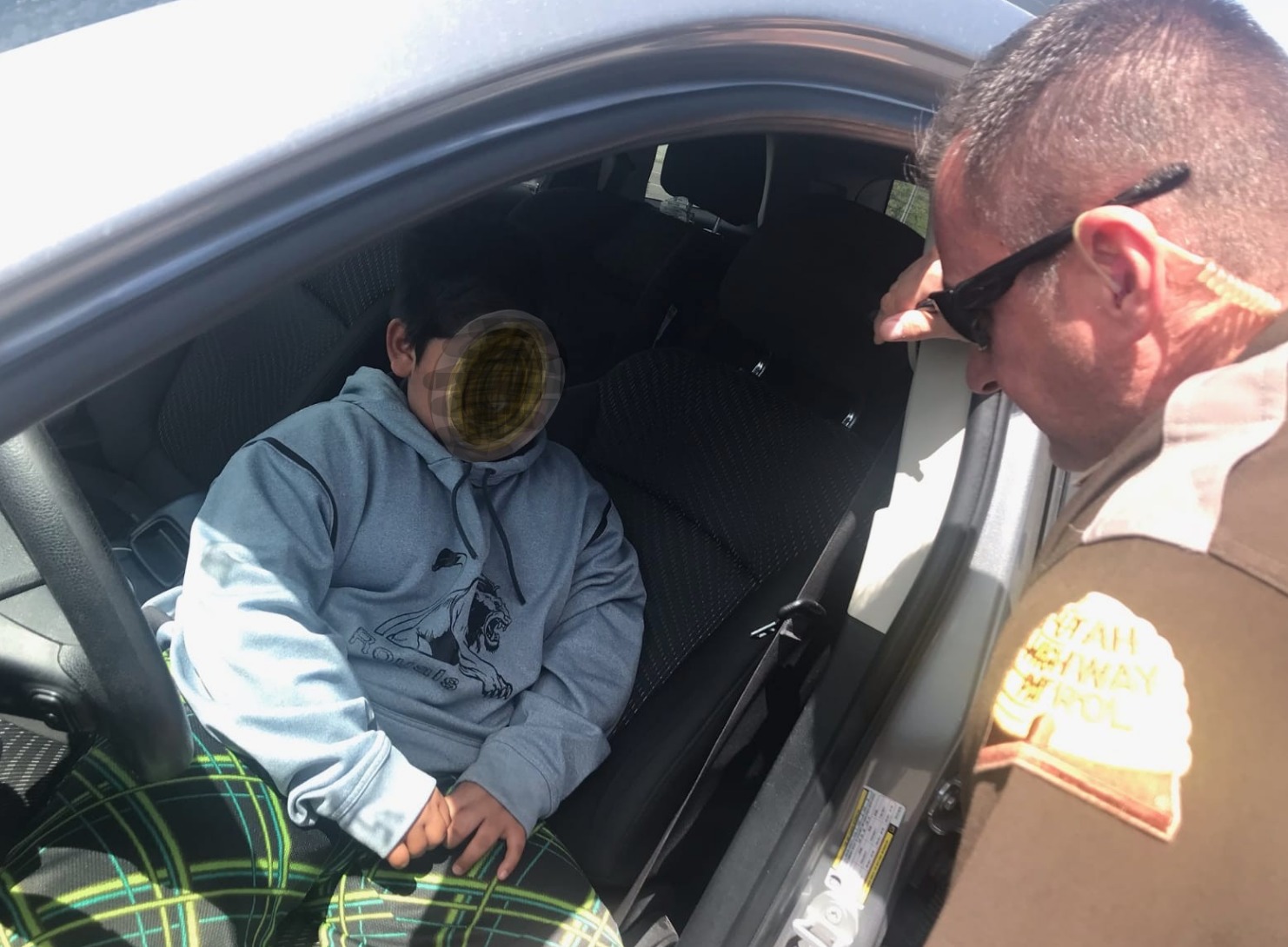 niño roba auto superdeportivo