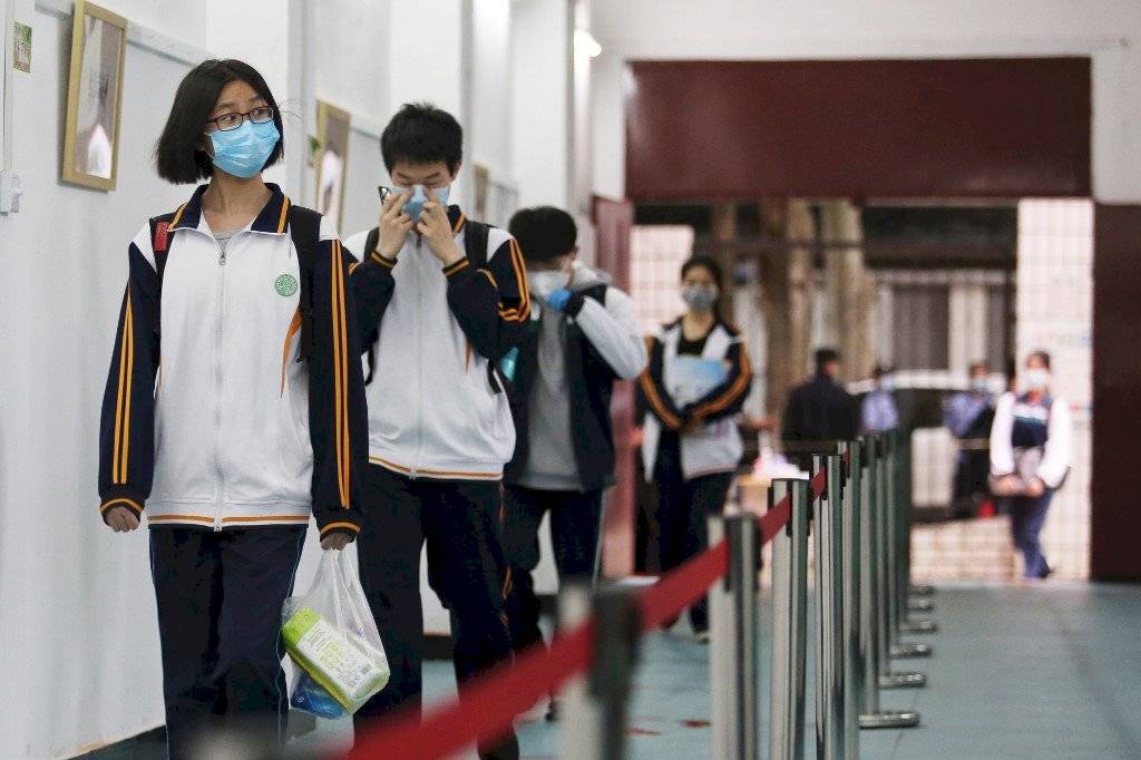 Adolescentes en escuela de China