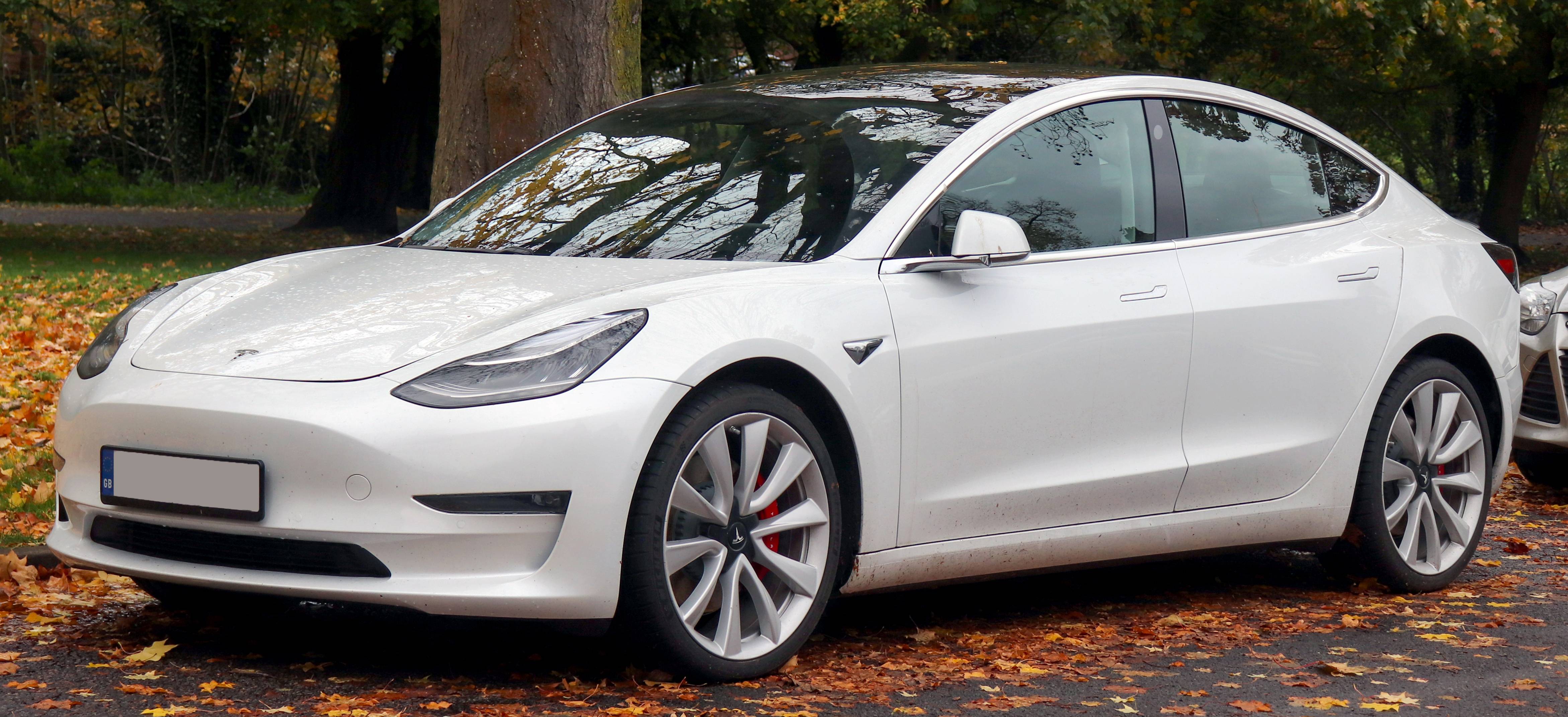  Tesla Model 3 
