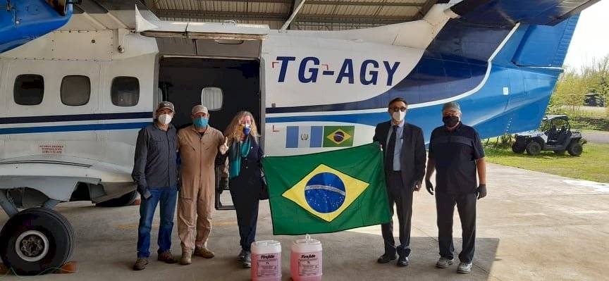 Brasil ayuda a apagar incendios en Petén