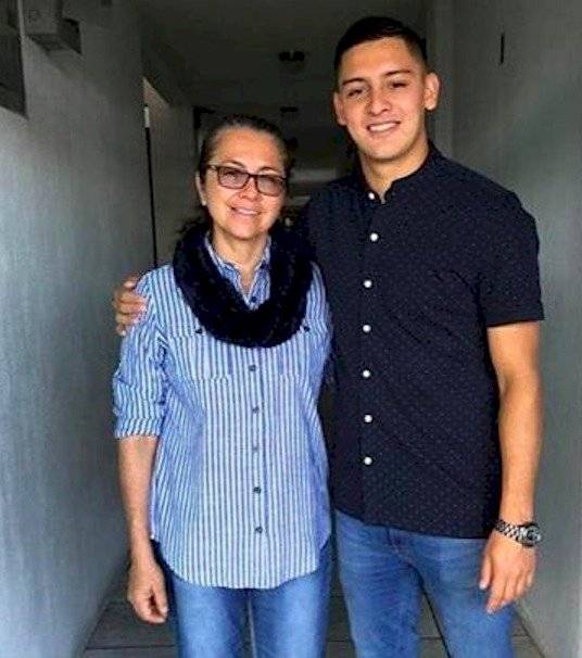 Héctor Morales deportistas saludan en el Día de la madre