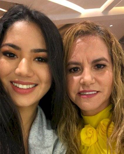 Dalia Soberanis deportistas saludan en el Día de la madre