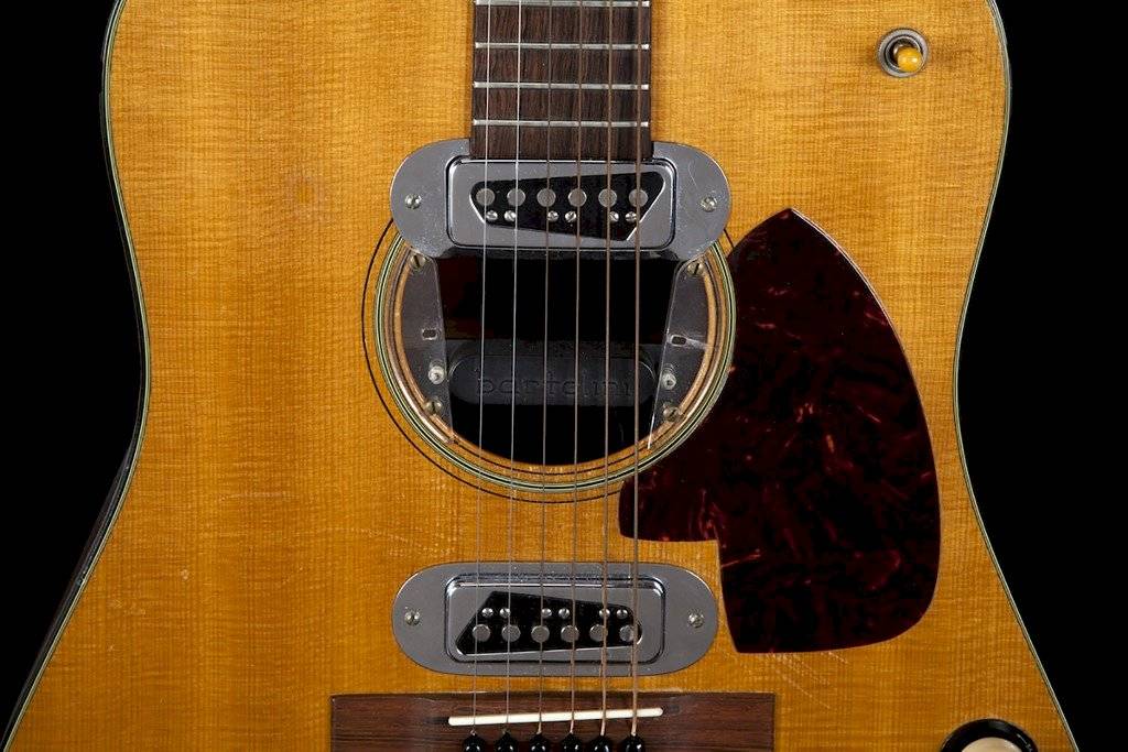 Guitarra que usó Kurt Cobain en el Unplugged de Nirvana