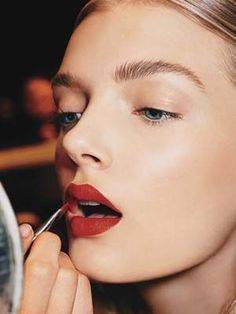 cómo pintarse los labios correctamente cómo pintarse los labios correctamente