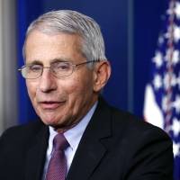 Fauci dice que uso de mascarillas en interiores podría empezar a ser más liberal con las vacunaciones