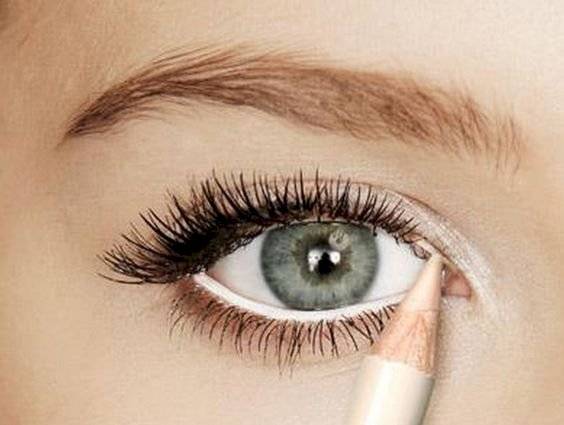 delineado de ojos pequeños