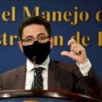 Secretario de Hacienda asegura que funcionarios trabajan hasta 80 horas para que salgan los pagos de $600
