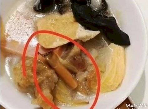 Plato donde hay un cigarrillo y supuestamente un cocinero escupe- youtuberr