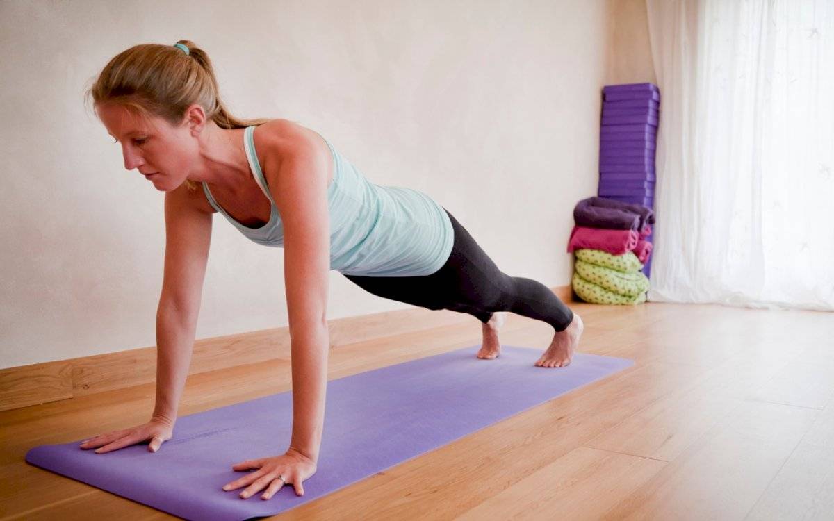 Las flexiones ayudan a tonificar los brazos y los pectorales