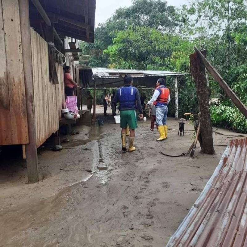 Viviendas afectadas tras desbordamiento de río
