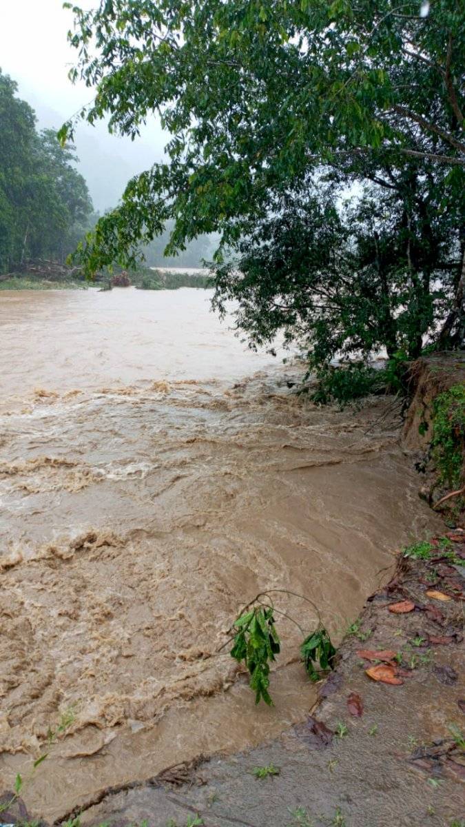 Viviendas afectadas tras desbordamiento de río