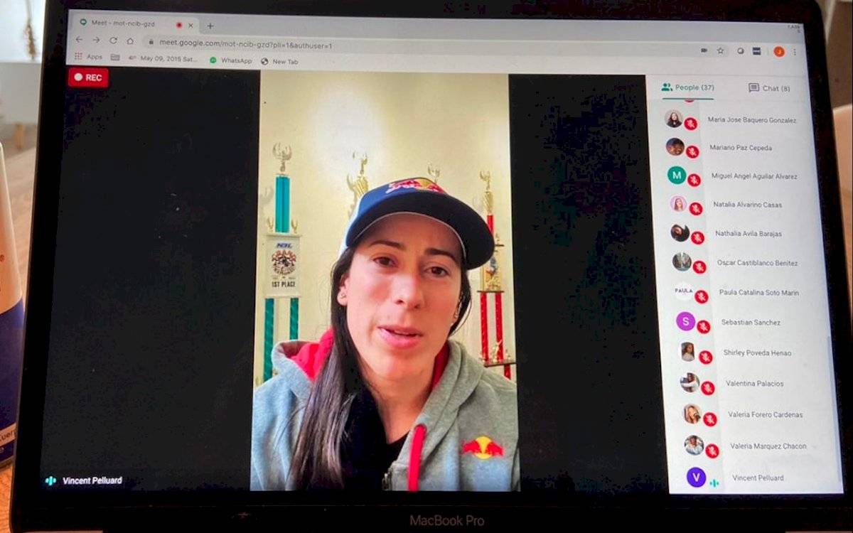 Maravilloso gesto de Mariana Pajón con varios estudiantes