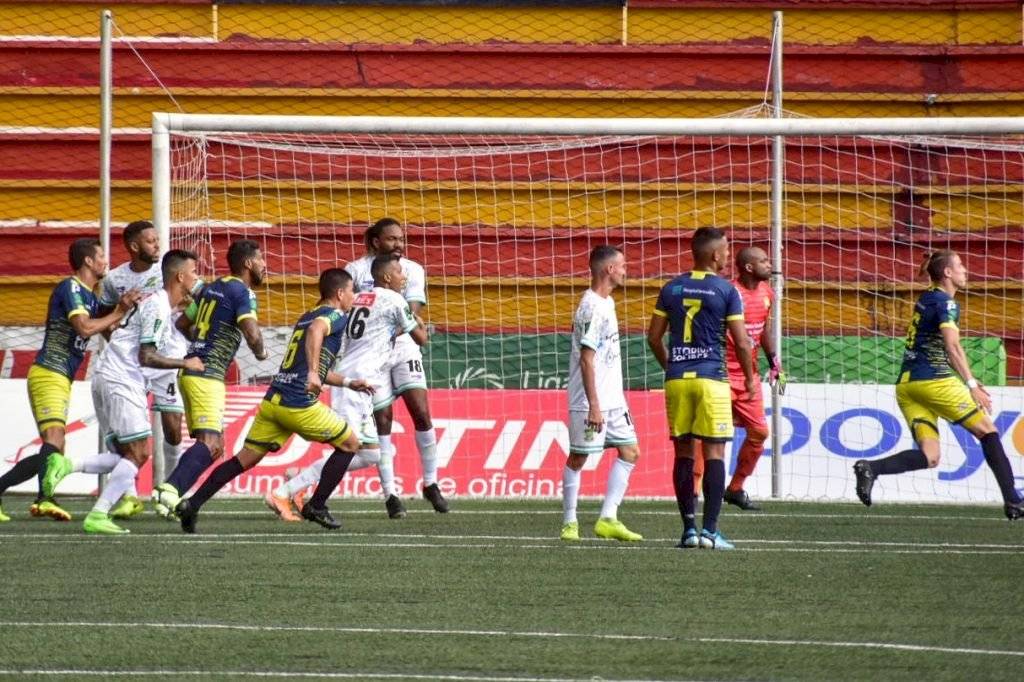 Futbol regresa a Costa Rica con estrictas medidas de bioseguridad