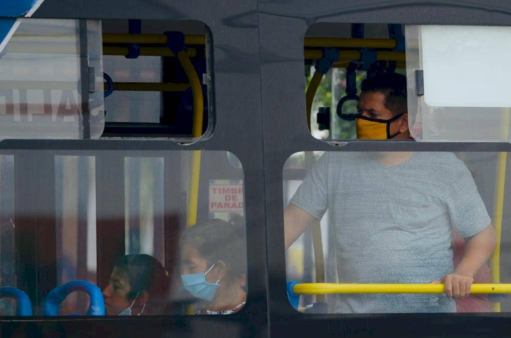Distanciamiento social no se cumple en transporte público
