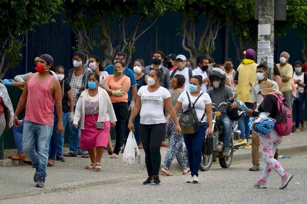Distanciamiento social no se cumple en transporte público