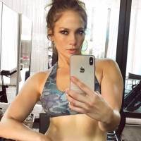 “Trata de pasar tu tiempo siendo más positivo”: Jennifer Lopez responde a un troll de Internet