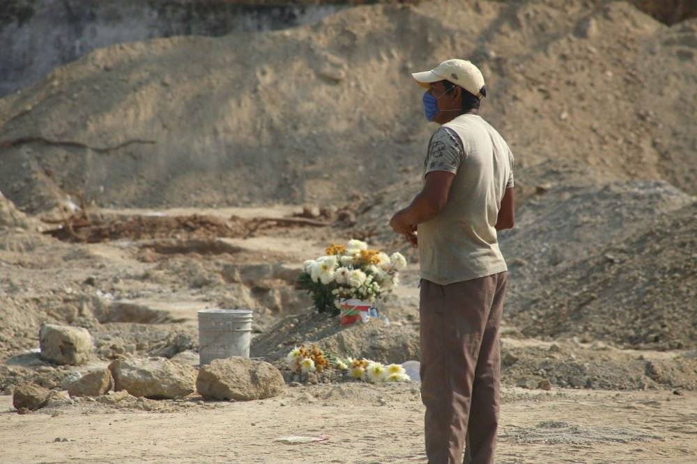 Fosas en el panteón de Acapulco