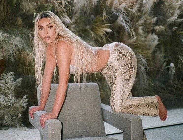 kimkardashian230-8bbaab36f93c3ad8dae4bbf4488ec9bd.jpg