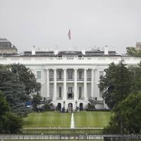 "Está solo": algunos republicanos se distancian de Trump