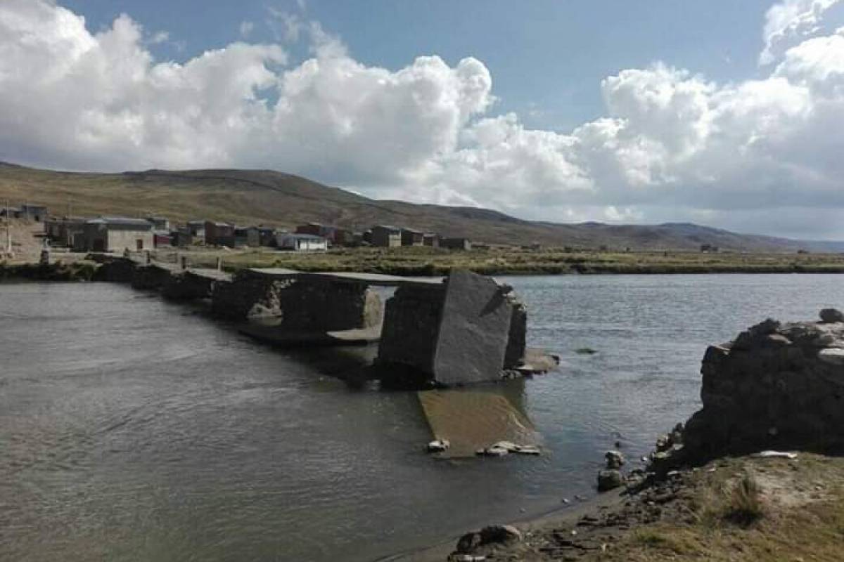 Destruyen puente que une Perú con Bolivia por temor al coronavirus - Publimetro Chile
